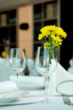 Empty glasses set in restaurant Stock-Fotos