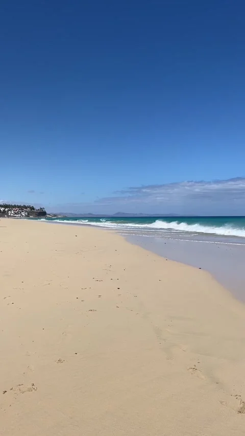 Empty golden sand beach ocean wave crashing Morro Jable Fuerteventura HD 스톡 동영상 342027799