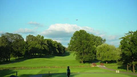 Empty Golf course on a bright sunny day. natural landscape. 스톡 동영상 314358862