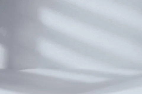 Empty gray studio space with deep artistic shadow Foto stock