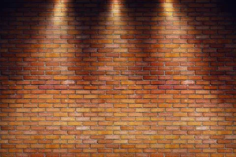 Empty grungy room with red brick wall and three spotlight rays Illustrazione stock