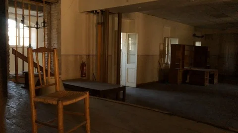 Empty hall in abandoned convent Vidéo 92881667