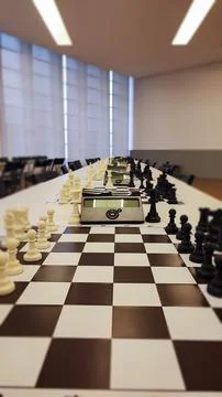 An empty hall with tables on which chess boards and timers are prepared. Co.. Foto stock