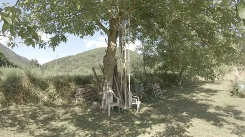 Empty hand-made swing in Tuscany (Italy) Video stock 156591605