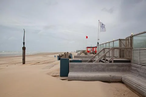 The empty Hemingway's Beach Restaurant on the beach. Fotos de archivo