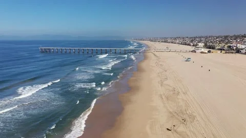 Empty Hermosa Beach and Ocean reveal Stock Footage 133400059