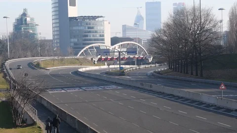 Empty highway due to traffic blockade Vidéo 124040661