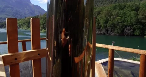 Empty Hot-tub in front of river, 4k Vídeo Stock 140336619