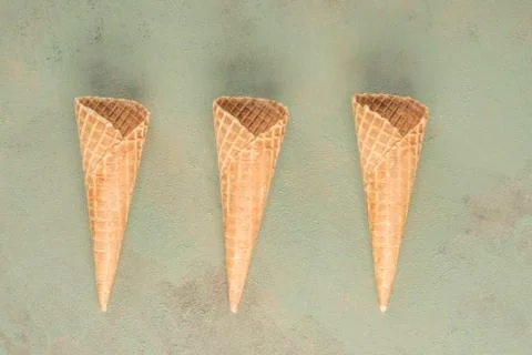 Empty ice cream cones on table Foto stock