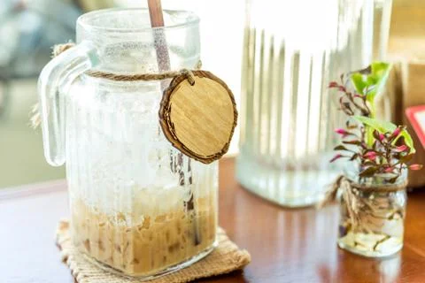 Empty iced coffee after drinking on the table Stock-Fotos