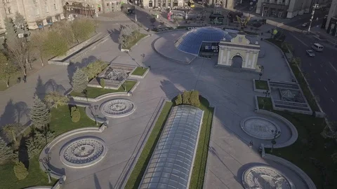 Empty Independence Square Kyiv. Independence monument Berehynia, Drone 4k. Stock-Footage 128382144