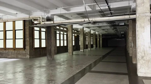 Empty Industrial Interior With Concrete Columns and Pipes Vidéo 344973665