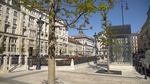 Empty Jozsef Nador Square because of the travel ban, coronavirus, covid-19. Video stock 129193999