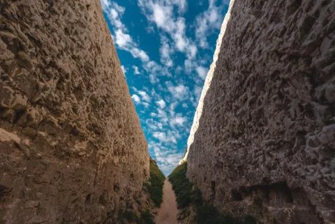 Empty Kingsgate Beach, walking through the chalk stacks clifs at Botany Bay i Stock Photos