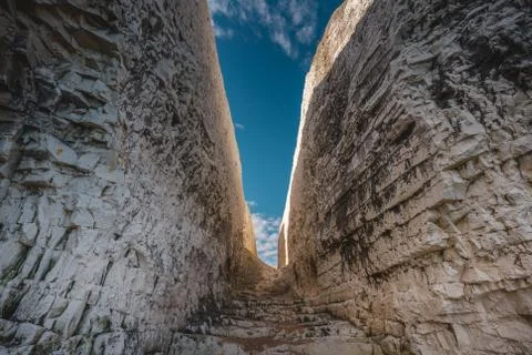 Empty Kingsgate Beach, walking through the chalk stacks clifs at Botany Bay i Stock Photos