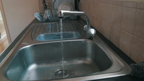 Empty kitchen with the tap open Video stock 132351004