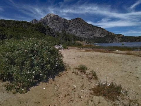 Empty landscape beach surrounded by forest, bariloche, rio negro province, .. Stock-Fotos