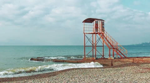 Empty lifeguard tower on the beach of the sea in the early morning Video stock 61072175