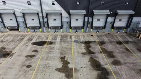 Empty loading dock doors at large distribution warehouse Fotos de archivo