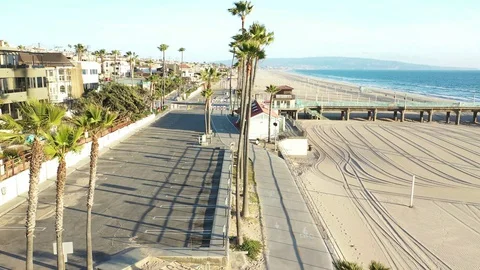 Empty Manhattan Beach CA during Corona Pandemic Video stock 127610194