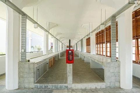 Empty Market Hall with Red Fire Extinguisher Foto stock