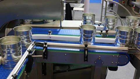 Empty milk powder tins running on an automated filling line for testing Stockbeeldmateriaal 336734622