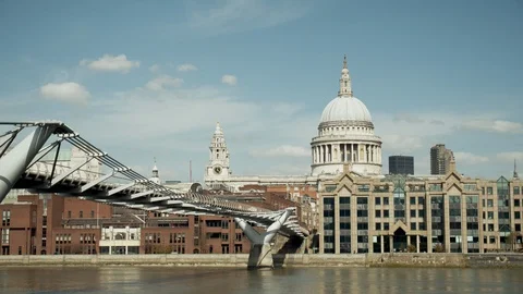 Empty millennium bridge with St. Pauls during a lockdown  Stock Footage 127983774