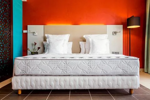 Empty modern double bed hotel room Stock Photos