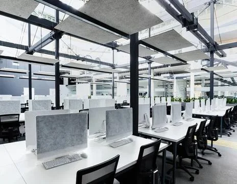 Empty modern office space with desks and computers Foto stock