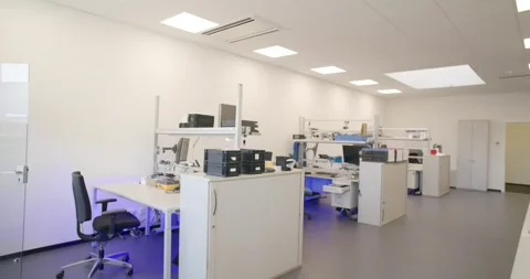Empty Modern Tech Office With Computer Desks, Slow Camera Pan Shot Vídeo Stock 342286421