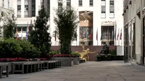 Empty New York City: How Coronavirus cleared out crowds from iconic landmarks Video stock 130965845