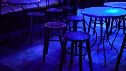 Empty night club pub table under purple disco light Stock-Footage 89349680