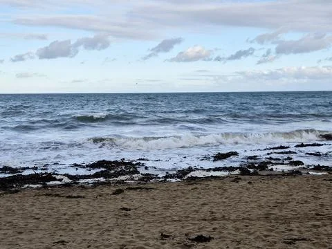 Empty Ocean Beach With Stormy Waves Background Fotos Stock