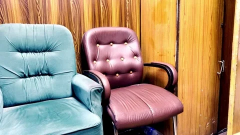 Empty Office Chairs Vídeo Stock 335378908