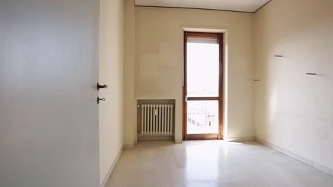 Empty old room in a sunny day Stock Footage 72338761