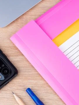 Empty open pink   folder for papers, close up Foto stock