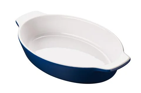 Empty oval baking dish for gratin, casserole, cut out Fotos de archivo