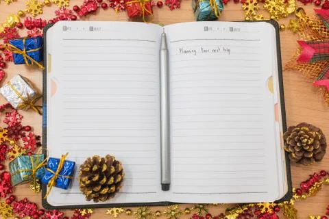 Empty paper note on table with Christmas background Stock Photos