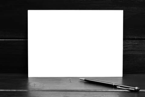 Empty paper with pen on black table Foto stock