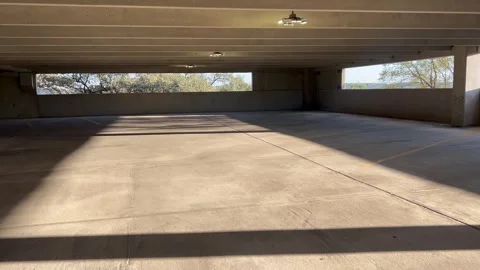 Empty parking garage with sunlight In Austin, Tx 10/21/2025 Vidéo 319584506