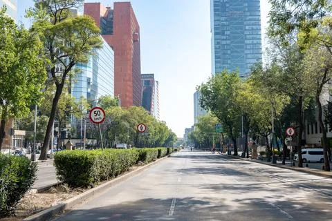 Empty paseo de la reforma avenue mexico city Stock Photos