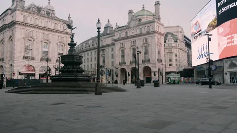 Empty Piccadilly Circus during lockdown in London Video stock 130957504