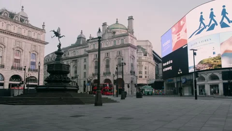 Empty Piccadilly Circus during lockdown in London Video stock 130960004