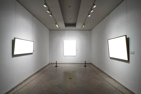 Empty picture frames three empty picture frames in gallery Copyright: xZoo... Foto stock