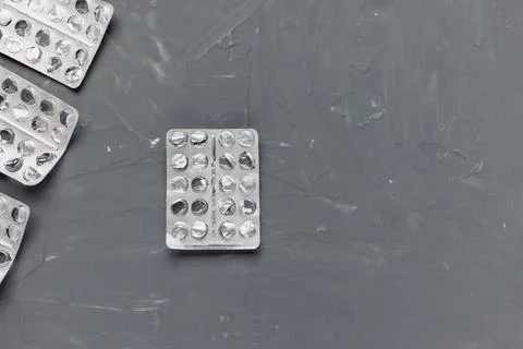 Empty pill blister on gray background, supplement concept Foto stock
