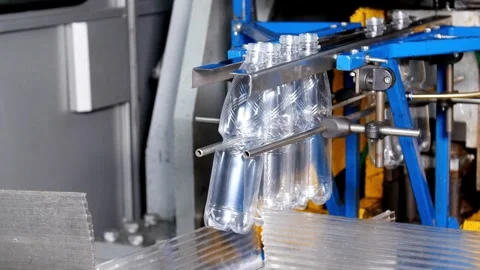 Empty Plastic bottle at Water bottling factory line up in processing mineral Video stock 334587321