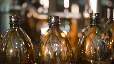 Empty plastic bottles for fresh beer transported by conveyor Video stock 147020046