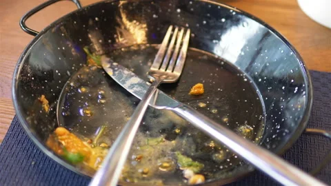 Empty plate after dinner in slow motion 스톡 동영상 95594700
