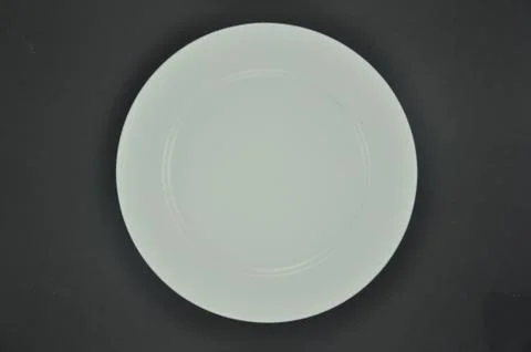Empty plate on black Foto stock