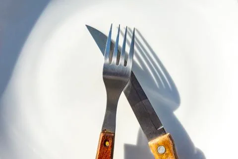 Empty plate with knife and fork Stock-Fotos